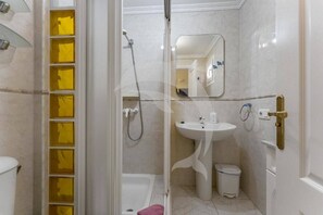 Appartement, 2 chambres | Salle de bain