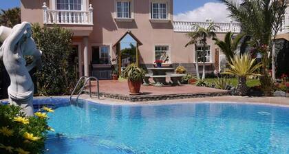 El Médano Apartment With Breathtaking Pool Views
