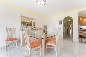 Apartment, 1 Bedroom, Terrace | Dining room