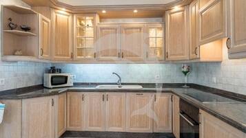 Apartment, 1 Bedroom, Terrace | Interior