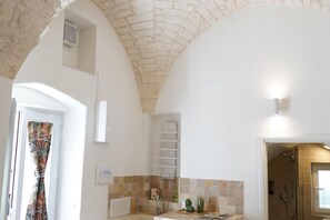 Shower, bidet - Maison Blanc - Iconic stone architecture (Ostuni)