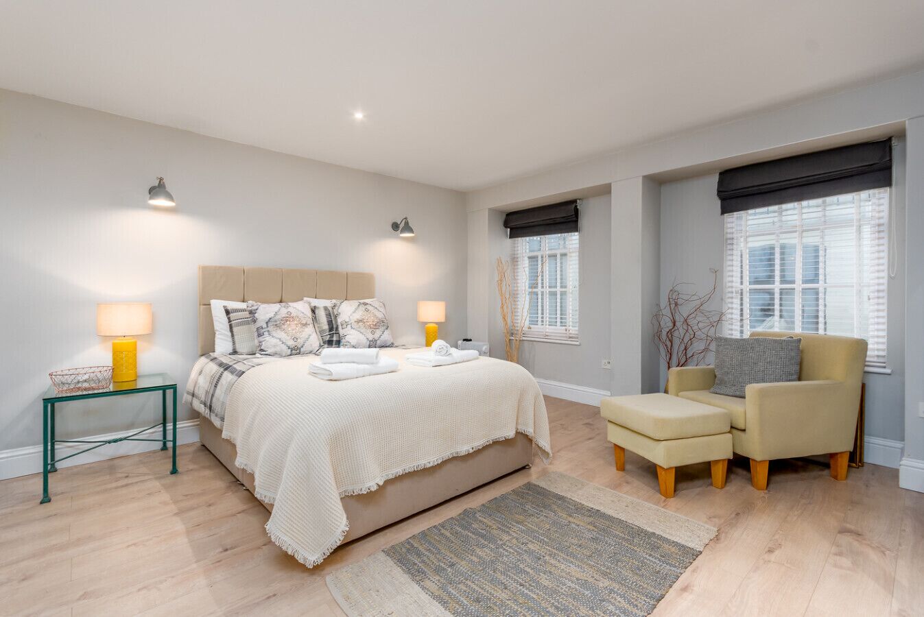 6 habitaciones, escritorio, tabla de planchar con plancha y wifi 