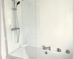 Hair dryer, toilet paper - The Neuk ~ A Modern Annex in Edinburgh (Edinburgh)