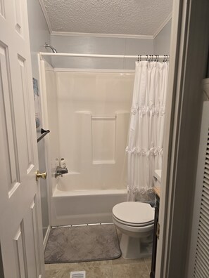 Towels, soap, toilet paper - Stay on an active 4th Generation Family Farm at a cozy home in Cameron, NC! (Cameron)