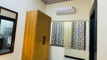 Chambre Double Deluxe, vue ville | Wi-Fi gratuit, draps fournis