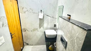 Habitación doble Deluxe, vista a la ciudad | Baño