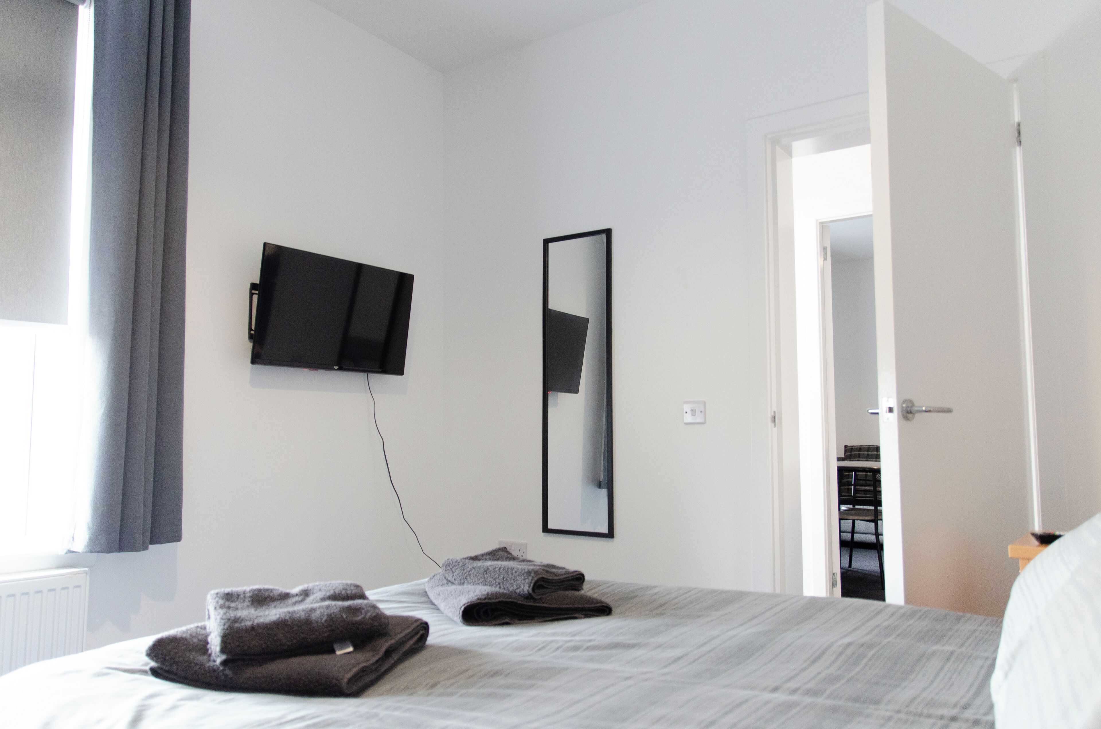 3 bedrooms, iron/ironing board, internet, bed sheets