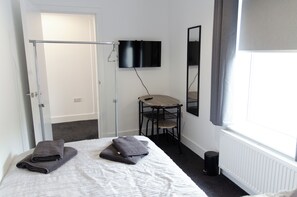 3 bedrooms, iron/ironing board, internet, bed sheets