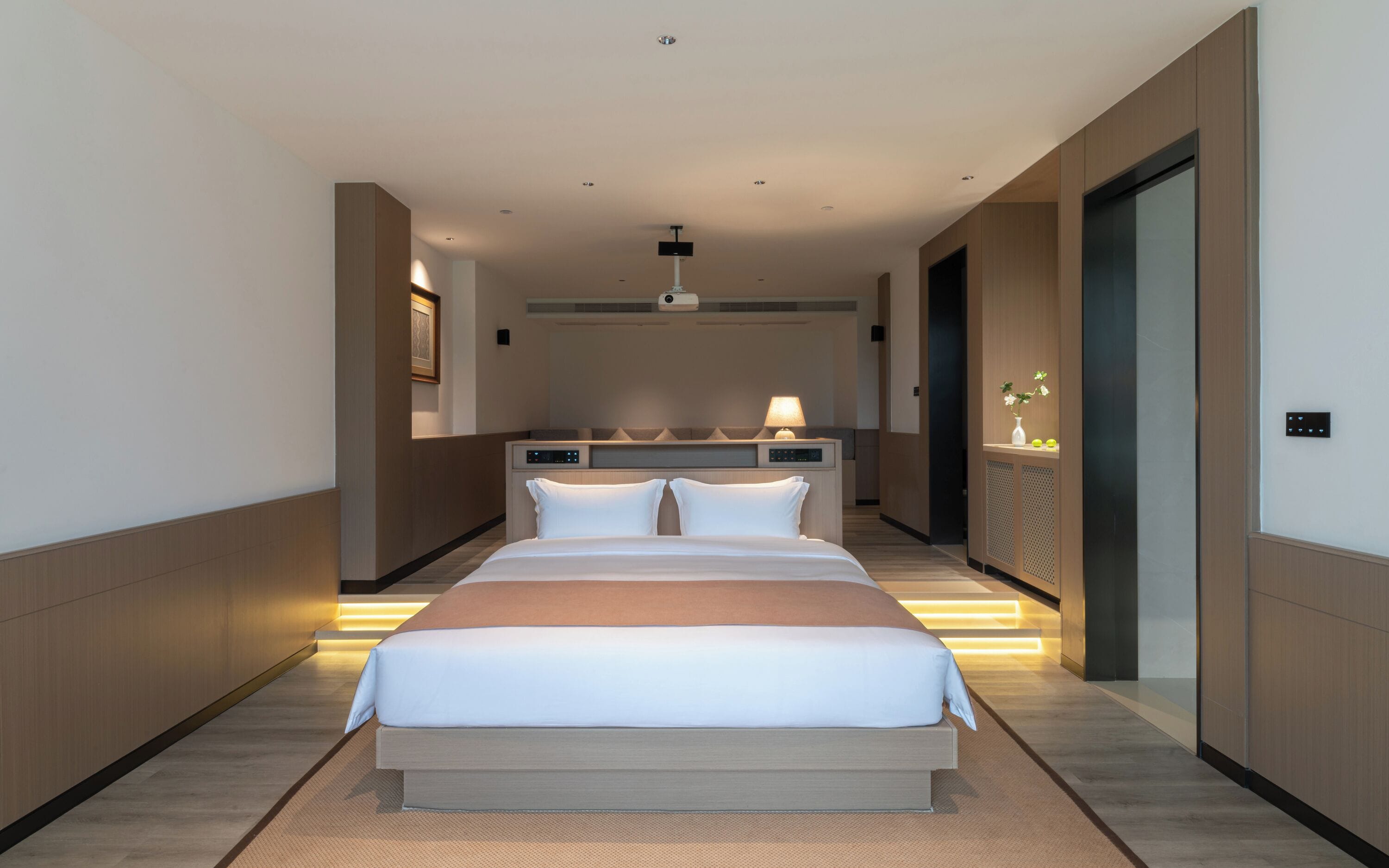 Double Room, 1 King Bed, Mountain View | Free minibar, blackout drapes, iron/ironing board, free WiFi