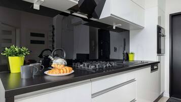 Réfrigérateur, four, plaque de cuisson, lave-vaisselle