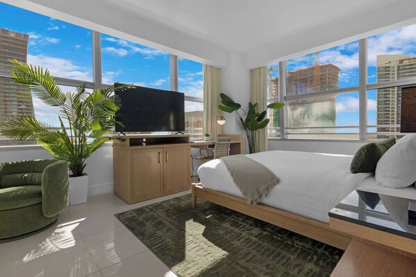 3 bedrooms, desk, iron/ironing board, travel cot