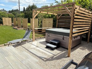 Terrace/patio - Nature & jacuzzi, near Sancerre, Guedelon, Lac de Bourdon, St Fargeau, Pouilly (Cosne-Cours-sur-Loire)