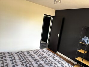 WiFi, bed sheets