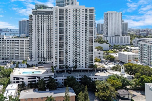 7BD Downtown Oasis - Pool - 10 Mins to South Beach