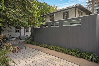 7BD Downtown Oasis - Pool - 10 Mins to South Beach