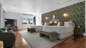 4 Schlafzimmer, Schreibtisch, Bügeleisen/Bügelbrett, Reisekinderbett