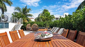 Outdoor dining - Jungle Penthouse Private Pool in South Beach (Miami Beach)