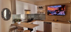 Oven, dishwasher