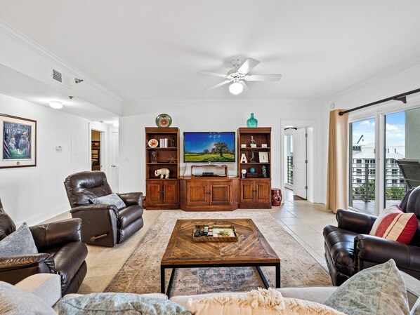 Living area - Kiva Dunes Lodge Unit 403 (Gulf Shores)