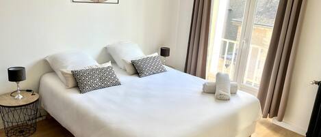 2 chambres, fer et planche à repasser, Wi-Fi, draps fournis