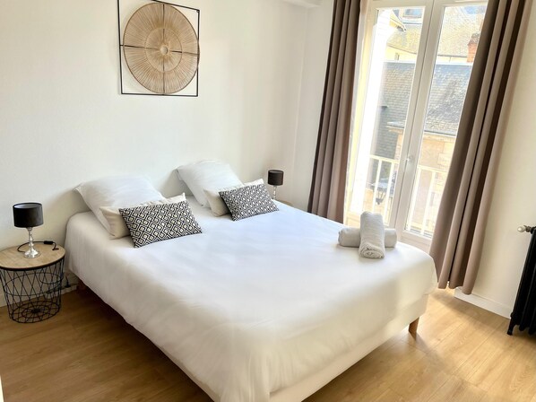 2 habitaciones, tabla de planchar con plancha, wifi y ropa de cama 