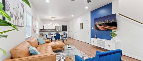 テレビ、書斎 / ワークスペース