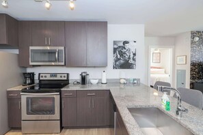 Fridge, microwave, stovetop, dishwasher