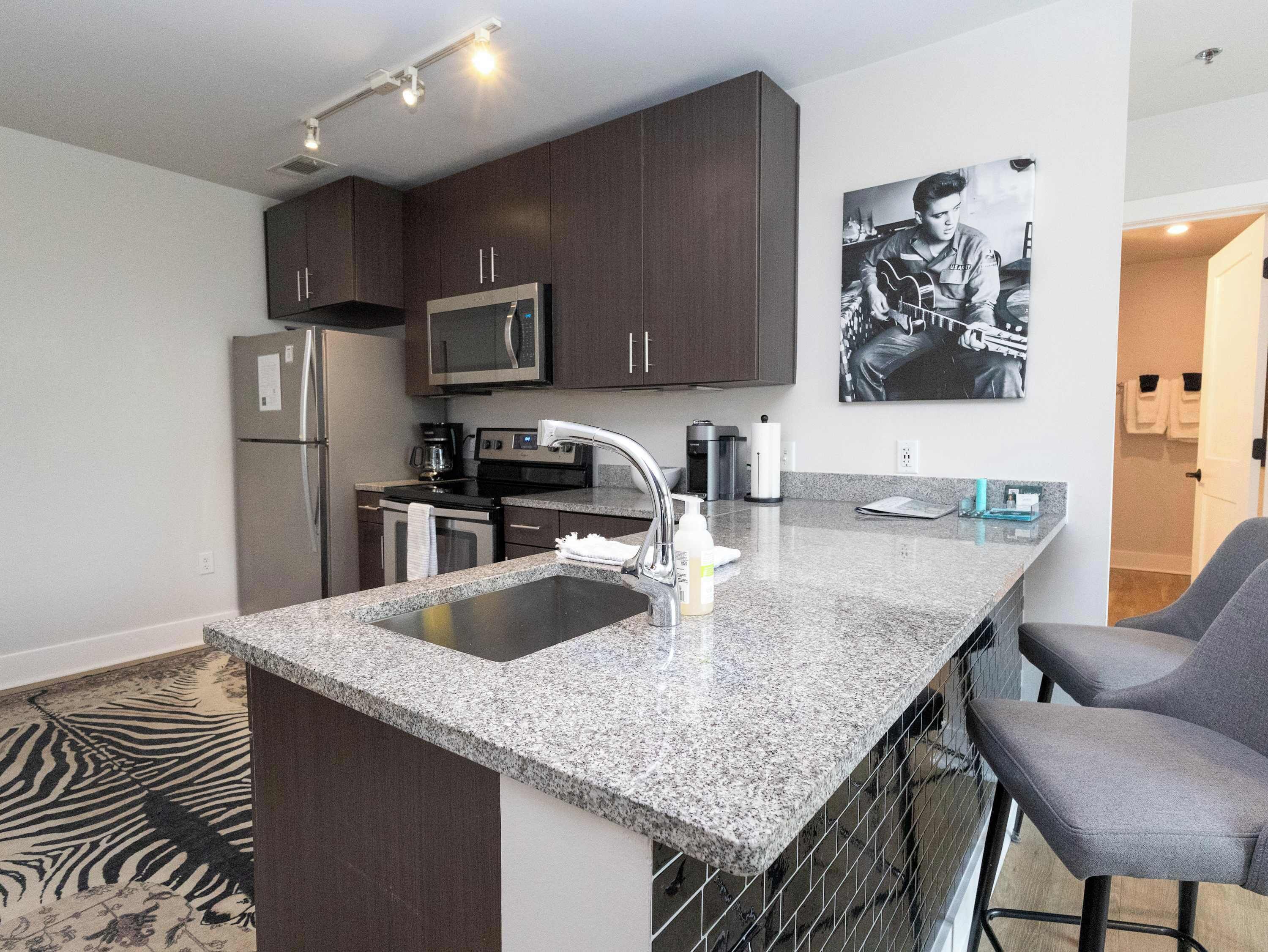Fridge, microwave, stovetop, dishwasher