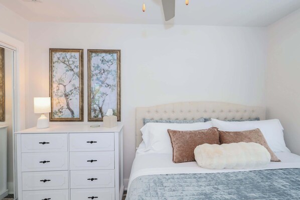 2 bedrooms, iron/ironing board, WiFi, bed sheets