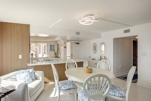 Apartment (2 Bedrooms) | Interior - 4 Mi to Lovers Key SP: Modern Condo w/ Ocean Views (Fort Myers Beach)