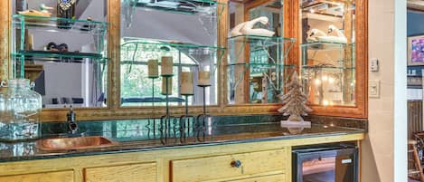 House (6 Bedrooms) | Interior