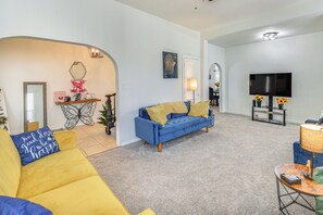 House (4 Bedrooms) | Interior - Spacious Family Home w/ Yard in Dtwn Hampton! (Hampton)