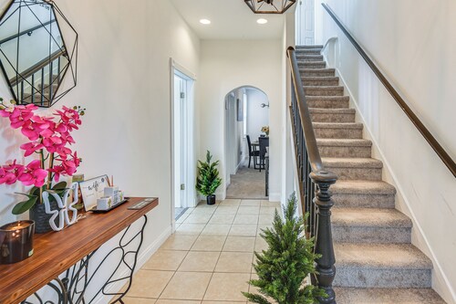 Spacious Family Home w/ Yard in Dtwn Hampton!