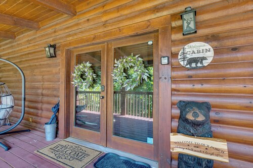 Walk to Douglas Lake: Cabin w/ Private Hot Tub!