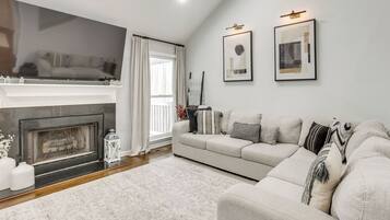 Apartment (4 Bedrooms) | Front of property