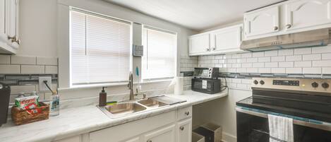 House (2 Bedrooms) | Interior