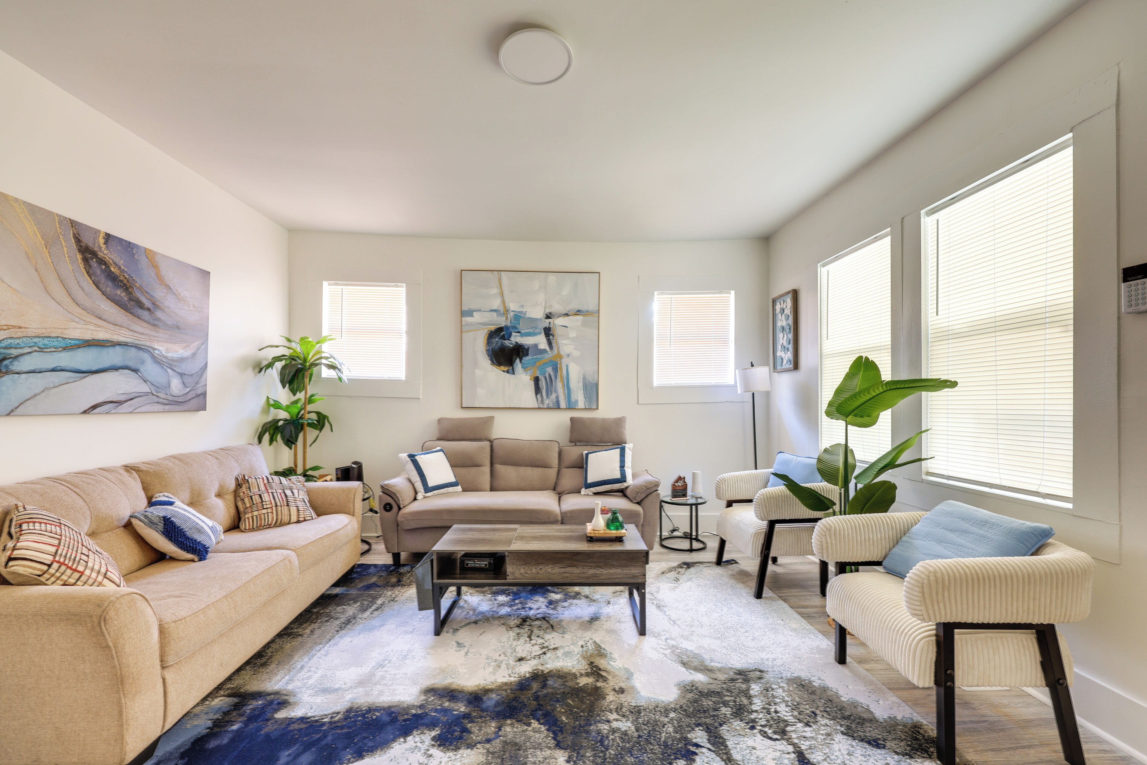 House (3 Bedrooms) | Interior