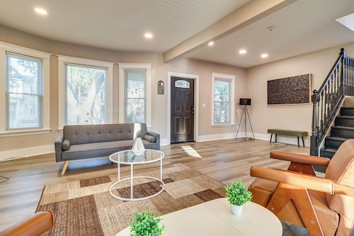 3 Mi to Dtwn Detroit: Spacious Home w/ Yard!