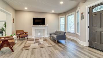 House (4 Bedrooms) | Interior