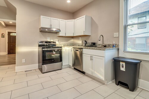 3 Mi to Dtwn Detroit: Spacious Home w/ Yard!