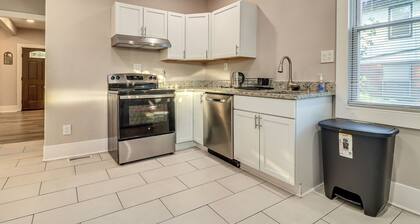3 Mi to Dtwn Detroit: Spacious Home w/ Yard!