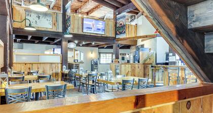 Ski-in/ski-out Condo in Upson - Walk to Lake