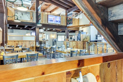 Ski-in/ski-out Condo in Upson - Walk to Lake