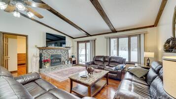 House (3 Bedrooms) | Interior