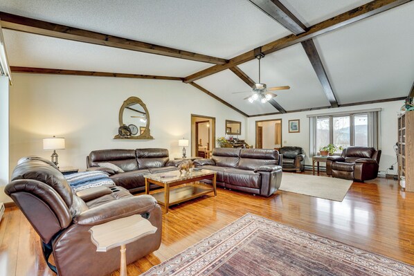 House (3 Bedrooms) | Interior