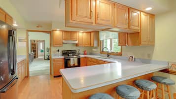 House (3 Bedrooms) | Interior