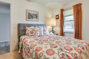 House (4 Bedrooms) | Interior - Walk to Marina: Family Home w/ Yard in Kingston (Kingston)