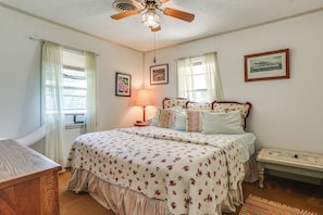 House (4 Bedrooms) | Interior - Walk to Marina: Family Home w/ Yard in Kingston (Kingston)
