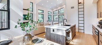 4 Mi to Soda Springs Resort: Hot Tub Hideaway!