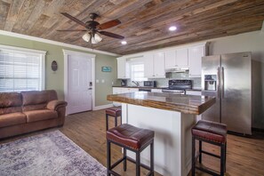 Interior - Private Dock: Des Allemands Cabin on the Bayou! (Des Allemands)
